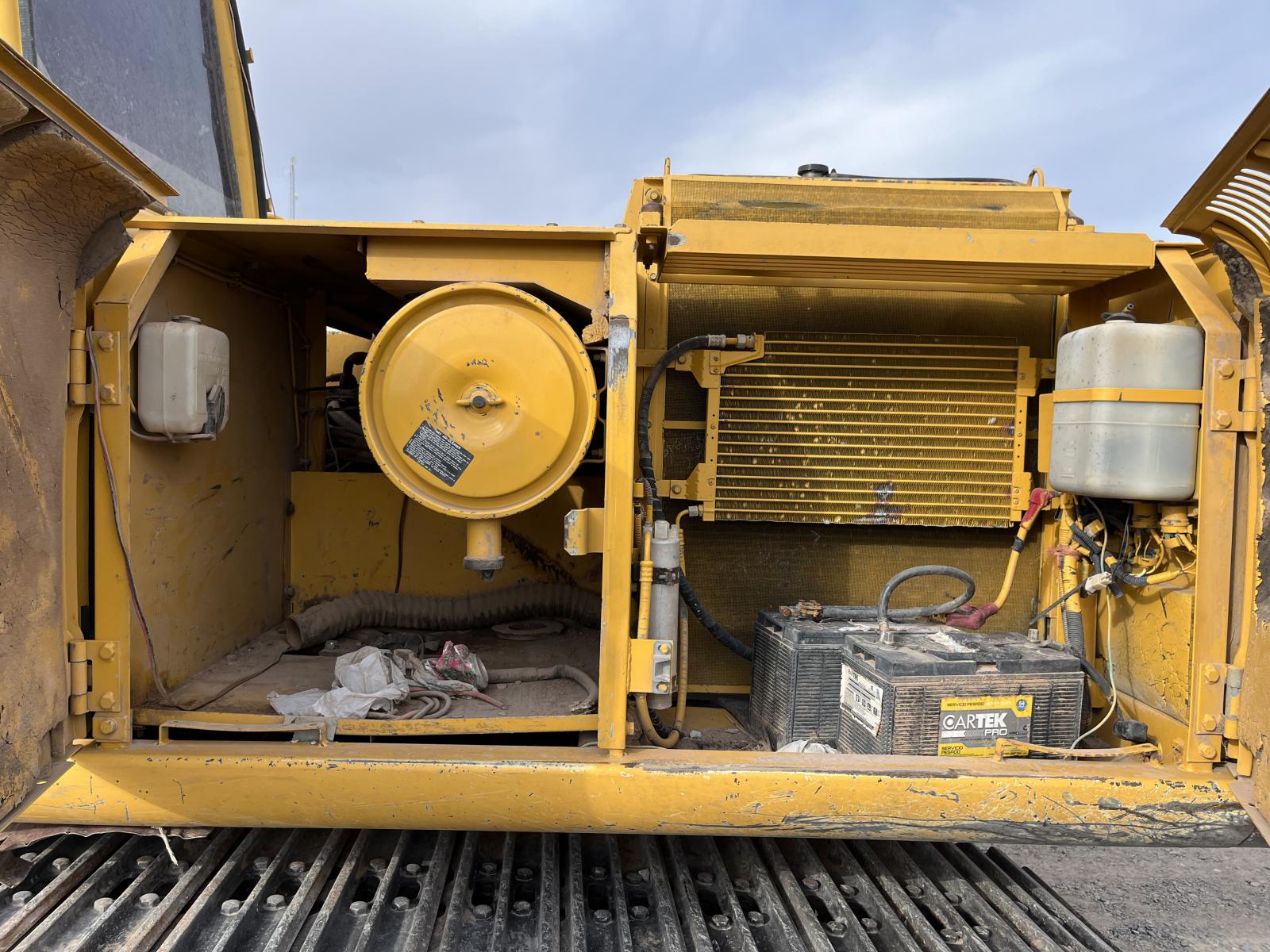 ./imagenes/INVOICE/2019/17921/JOHN DEERE 200LC (12).JPG